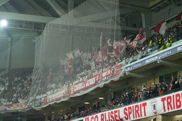 Fans und Ultras im Gästeblock , Frankreich, Fussball, UEFA Europa League, 8.Spieltag, Ligaphase, 2025 2026, OSC Lille vs. SC Freiburg, 29.01.2026, Stade Pierre-Mauroy, Lille, Frankreich Lille Stade Pierre-Mauroy DÃ partements Nord, Hauts-de-Fra Frankreich Copyright: xArnexAmbergx