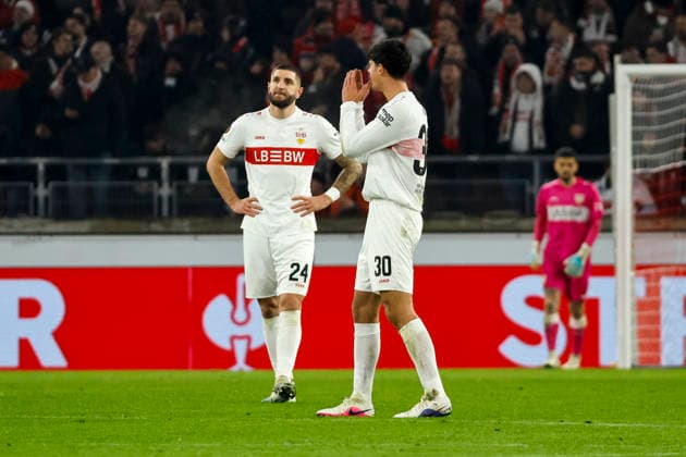 Jeff Chabot (VfB Stuttgart, 24) und Chema (VfB Stuttgart, 30) nach dem 2:2 , Deutschland, Fussball, UEFA Europa League, 8. Spieltag, 2025 2026, VfB Stuttgart vs. Young Boys Bern, 29.01.2026, Stuttgart MHP Arena Deutschland Copyright: xGrantxHubbsx