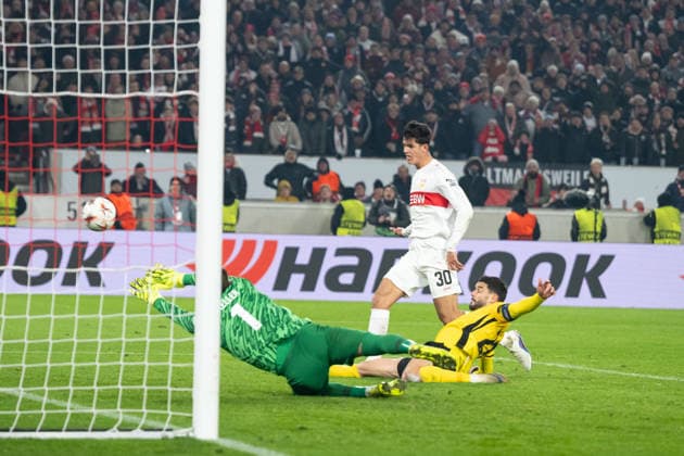 Tor zum 3:2 durch Chema Andreas (VfB Stuttgart, 30), Torschuss, , li. Marvin Keller (BSC Young Boys Bern, 01), re. Loris Benito (BSC Young Boys Bern, 23) GER, VfB Stuttgart vs. BSC Young Boys Bern, Fussball, UEFA Europa League, Herren, 8. Spieltag, Spielzeit 2025 2026, 29.01.2026, GER, VfB Stuttgart vs. BSC Young Boys Bern, Fussball, UEFA Europa League, Herren, 8. Spieltag, Spielzeit 2025 2026, 29.01.2026 Stuttgart Copyright: xEibner-Pressefoto WolfgangxFrankx EP_WFK