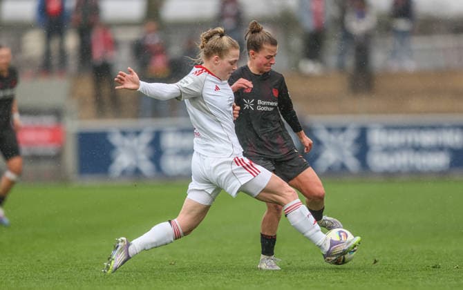 GER, Leverkusen, Bayer Leverkusen vs 1. FC Nürnberg, Google Pixel Frauen Bundesliga, Fussball, DFB, Spielzeit 2025 2026, Ulrich-Haberland-Stadion, 16. Spieltag im Bild v.l.: Franziska Mai (1. FC Nürnberg Frauen 18), Kristin Kögel (Bayer Leverkusen 11), Zweikampf DFB DFL REGULATIONS PROHIBIT ANY USE OF PHOTOGRAPHS AS IMAGE SEQUENCES AND OR QUASI-VIDEO, 31.01.2026 Copyright: HMBxMedia HendrikxHamelau