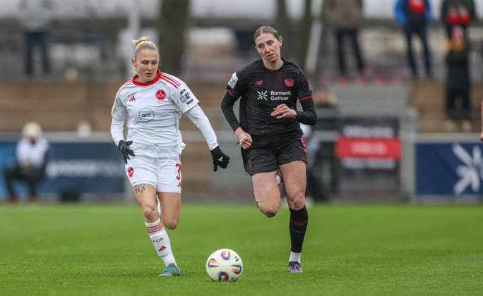 GER, Leverkusen, Bayer Leverkusen vs 1. FC Nürnberg, Google Pixel Frauen Bundesliga, Fussball, DFB, Spielzeit 2025 2026, Ulrich-Haberland-Stadion, 16. Spieltag im Bild v.l.: Fany Proniez (1. FC Nürnberg Frauen 3), Caroline Kehrer (Bayer Leverkusen 9) DFB DFL REGULATIONS PROHIBIT ANY USE OF PHOTOGRAPHS AS IMAGE SEQUENCES AND OR QUASI-VIDEO, 31.01.2026 Copyright: HMBxMedia HendrikxHamelau