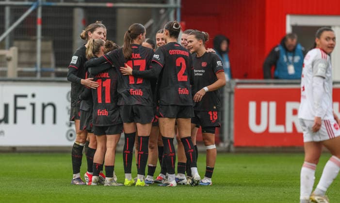 GER, Leverkusen, Bayer Leverkusen vs 1. FC Nürnberg, Google Pixel Frauen Bundesliga, Fussball, DFB, Spielzeit 2025 2026, Ulrich-Haberland-Stadion, 16. Spieltag im Bild: Vanessa Fudalla (Bayer Leverkusen Frauen 21), im Tor, Jubel und Freude, Emotionen, 1:0 DFB DFL REGULATIONS PROHIBIT ANY USE OF PHOTOGRAPHS AS IMAGE SEQUENCES AND OR QUASI-VIDEO, 31.01.2026 Copyright: HMBxMedia HendrikxHamelau