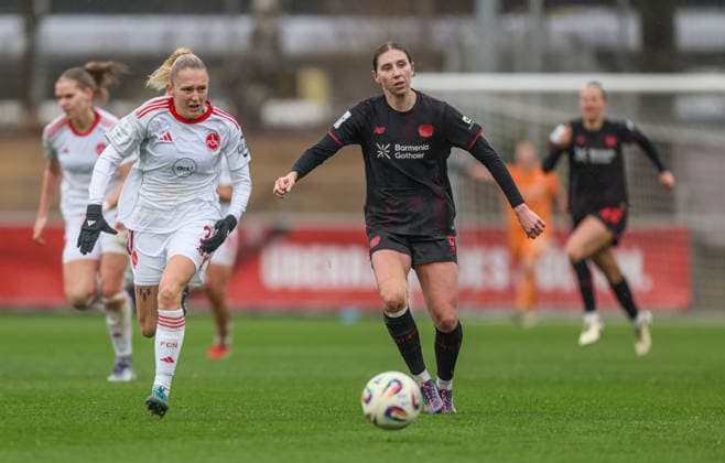 GER, Leverkusen, Bayer Leverkusen vs 1. FC Nürnberg, Google Pixel Frauen Bundesliga, Fussball, DFB, Spielzeit 2025 2026, Ulrich-Haberland-Stadion, 16. Spieltag im Bild v.l.: Fany Proniez (1. FC Nürnberg Frauen 3), Caroline Kehrer (Bayer Leverkusen 9) DFB DFL REGULATIONS PROHIBIT ANY USE OF PHOTOGRAPHS AS IMAGE SEQUENCES AND OR QUASI-VIDEO, 31.01.2026 Copyright: HMBxMedia HendrikxHamelau