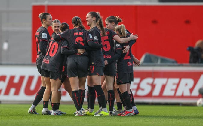 GER, Leverkusen, Bayer Leverkusen vs 1. FC Nürnberg, Google Pixel Frauen Bundesliga, Fussball, DFB, Spielzeit 2025 2026, Ulrich-Haberland-Stadion, 16. Spieltag im Bild: Tor, Jubel und Freude, Emotionen, Eigentor, Vanessa Fudalla (Bayer Leverkusen Frauen 21), 2:0 DFB DFL REGULATIONS PROHIBIT ANY USE OF PHOTOGRAPHS AS IMAGE SEQUENCES AND OR QUASI-VIDEO, 31.01.2026 Copyright: HMBxMedia HendrikxHamelau