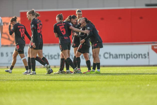 GER, Leverkusen, Bayer Leverkusen vs 1. FC Nürnberg, Google Pixel Frauen Bundesliga, Fussball, DFB, Spielzeit 2025 2026, Ulrich-Haberland-Stadion, 16. Spieltag im Bild: Loreen Bender (Bayer Leverkusen 19) erzielt das Tor zum 3:0, im Tor, Jubel und Freude, Emotionen DFB DFL REGULATIONS PROHIBIT ANY USE OF PHOTOGRAPHS AS IMAGE SEQUENCES AND OR QUASI-VIDEO, 31.01.2026 Copyright: HMBxMedia HendrikxHamelau