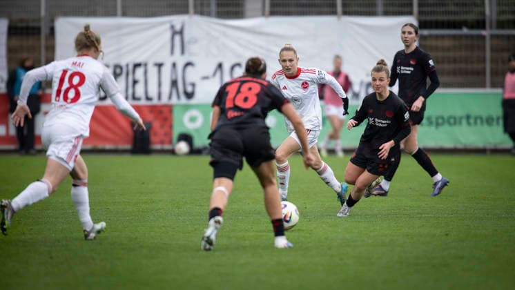 Frauen Fußball-Bundesliga; Bayer 04 Leverkusen - 1. FC Nürnberg, 31.01.2026 Franziska Mai (1. FC Nürnberg, 18), Julia Mickenhagen (Bayer 04 Leverkusen, 18), Luisa Guttenberger (1. FC Nürnberg, 4), Kristin Kögel (Bayer 04 Leverkusen, 11), Katharina Piljic (Bayer 04 Leverkusen, 6); Bayer 04 Leverkusen - 1. FC Nürnberg an Spieltag 16 der Google Pixel Frauen-Bundesliga am 31.01.2026 im Ulrich-Haberland-Stadion in Leverkusen (Nordrhein-Westfalen). DFL REGULATIONS PROHIBIT ANY USE OF PHOTOGRAPHS AS IMAGE SEQUENCES AND OR QUASI-VIDEO. Copyright: xBEAUTIFULxSPORTS AxelxKohringx