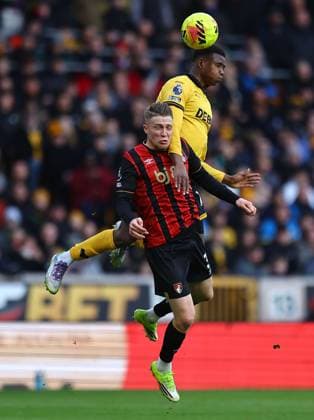 Yerson Mosquera of Wolverhampton Wanderers competes for the ball with Adrien Truffert of AFC Bournemouth Wolverhampton Wanderers v AFC Bournemouth, Premier League, Football, Molineux, Wolverhampton, UK - 31 Jan 2026Wolverhampton Molineux United Kingdom EDITORIAL USE ONLY No use with unauthorised audio, video, data, fixture lists, club league logos or live services. Online in-match use limited to 120 images, no video emulation. No use in betting, games or single club league player publications. Copyright: xMichaelxZemanek Shutterstockx 16496747e