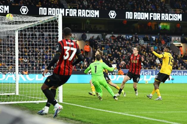 Alex Scott of AFC Bournemouth scores their sides second goal Wolverhampton Wanderers v AFC Bournemouth, Premier League, Football, Molineux, Wolverhampton, UK - 31 Jan 2026Wolverhampton Molineux United Kingdom EDITORIAL USE ONLY No use with unauthorised audio, video, data, fixture lists, club league logos or live services. Online in-match use limited to 120 images, no video emulation. No use in betting, games or single club league player publications. Copyright: xMichaelxZemanek Shutterstockx 16496747ay