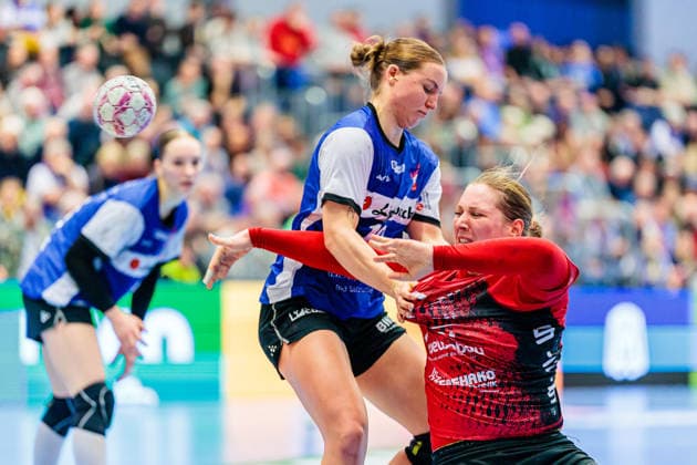 v.l. Maxi Muehlner (HSG Blomberg-Lippe, 10), Laura Szabo (BSV Sachsen Zwickau, 06) GER, HSG Blomberg-Lippe vs. BSV Sachsen Zwickau, Handball, 1. Bundesliga Frauen, 15. Spieltag, 31.01.2026 GER, HSG Blomberg-Lippe vs. BSV Sachsen Zwickau, Handball, 1. Bundesliga Frauen, 15. Spieltag, 31.01.2026 Blomberg Copyright: xEibner-Pressefoto JanxRollingerx EP_JSK