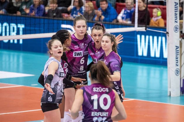Team des Schwarz-Weiss Erfurt - MitteLena Linke (Schwarze-Weiss Erfurt, 06) GER, Allianz MTV Stuttgart - Schwarz-Weiss Erfurt, Volleyball Bundesliga, VBL, Spielzeit 2025 2026, 31.01.2026 GER, Allianz MTV Stuttgart - Schwarz-Weiss Erfurt, Volleyball Bundesliga, VBL, Spielzeit 2025 2026, 31.01.2026 Stuttgart Copyright: xSandyxDinkelackerx EP_SDR