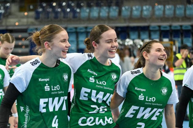 Toni Reinemann (VfL Oldenburg, 04), Pam Korsten (VfL Oldenburg, 26) und Lana Teiken (VfL Oldenburg, 03) lachen VfL Oldenburg vs. SV Union Halle-Neustadt, ALSCO Handball Bundesliga Frauen, 15. Spieltag, Saison 2025 2026, 31.01.2026, VfL Oldenburg vs. SV Union Halle-Neustadt, ALSCO Handball Bundesliga Frauen, 15. Spieltag, Saison 2025 2026, 31.01.2026 Oldenburg Copyright: xEibner-Pressefoto RobertxGertzenx EP_RGN