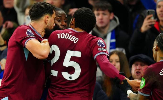 Jean-Clair Todibo of West Ham United argues with Trevoh Chalobah of Chelsea before being sent off for violent conduct after a VAR review Chelsea v West Ham United, Premier League, Football, Stamford Bridge, London, UK - 31 Jan 2026London Stamford Bridge United Kingdom EDITORIAL USE ONLY No use with unauthorised audio, video, data, fixture lists, club league logos or live services. Online in-match use limited to 120 images, no video emulation. No use in betting, games or single club league player publications. Copyright: xJavierxGarcia Shutterstockx 16496749aw