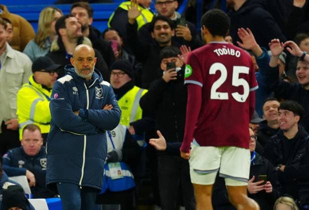 West Ham Manager Nuno Espirito Santo looks towards Jean-Clair Todibo after he was sent off for violent conduct Chelsea v West Ham United, Premier League, Football, Stamford Bridge, London, UK - 31 Jan 2026London Stamford Bridge United Kingdom EDITORIAL USE ONLY No use with unauthorised audio, video, data, fixture lists, club league logos or live services. Online in-match use limited to 120 images, no video emulation. No use in betting, games or single club league player publications. Copyright: xJavierxGarcia Shutterstockx 16496749ba