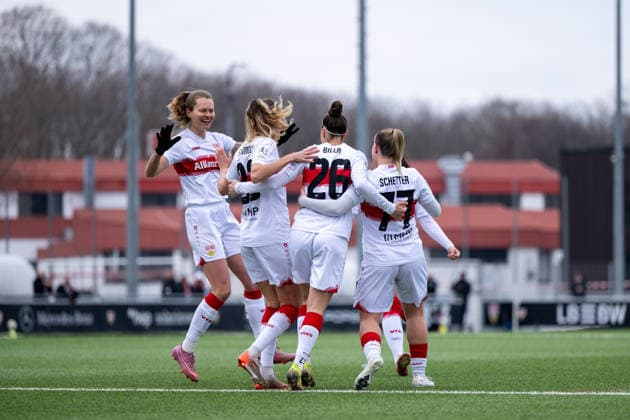 Maximiliane Rall (VfB Stuttgart, 08), Fabienne Dongus (VfB Stuttgart, 33), Nicole Billa (VfB Stuttgart, 26), Leonie Schetter (VfB Stuttgart, 77) jubeln ueber das Tor zum 1:0, GER, VfB Stuttgart vs SG 99 Andernach, Fussball, Frauen, 2. Bundesliga, 15. Spieltag, Saison 2025 2026, 01.02.2026 GER, VfB Stuttgart vs SG 99 Andernach, Fussball, Frauen, 2. Bundesliga, 15. Spieltag, Saison 2025 2026, 01.02.2026 Bad Cannstatt Copyright: xEibner-Pressefoto Memmlerx EP_MMR