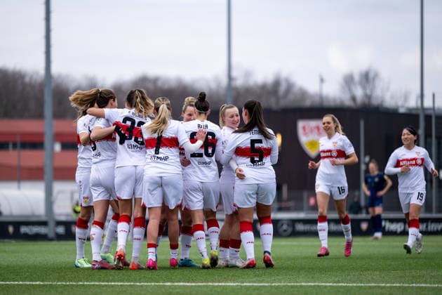 Maximiliane Rall (VfB Stuttgart, 08), Fabienne Dongus (VfB Stuttgart, 33), 7h , Nicole Billa (VfB Stuttgart, 26), Leonie Schetter (VfB Stuttgart, 77), Laureta Temaj (VfB Stuttgart, 05), Janina Hechler (VfB Stuttgart, 16), Yuka Hirano (VfB Stuttgart, 19) und Team jubeln ueber das Tor zum 1:0, GER, VfB Stuttgart vs SG 99 Andernach, Fussball, Frauen, 2. Bundesliga, 15. Spieltag, Saison 2025 2026, 01.02.2026 GER, VfB Stuttgart vs SG 99 Andernach, Fussball, Frauen, 2. Bundesliga, 15. Spieltag, Saison 2025 2026, 01.02.2026 Bad Cannstatt Copyright: xEibner-Pressefoto Memmlerx EP_MMR