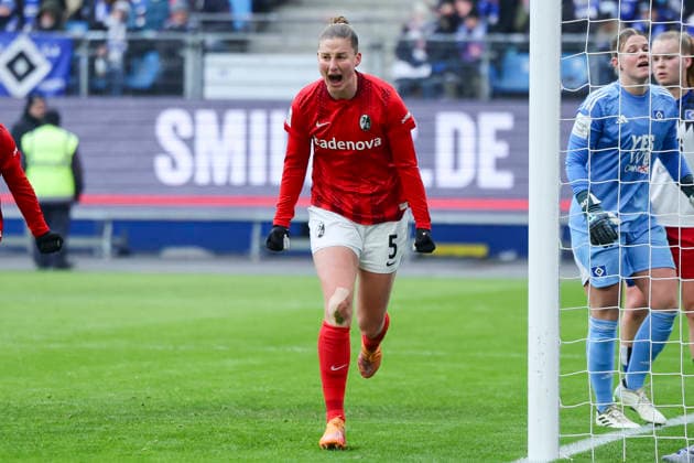 Julia Stierli (SC Freiburg) bejubelt ihren Treffer zum 0:1, Google Pixel Frauen-Bundesliga, Hamburger SV v SC Freiburg, Volksparkstadion am 01. February 2026 in Hamburg, Deutschland. (Foto von Marco Steinbrenner DeFodi Images) Julia Stierli (SC Freiburg) celebrates after scoring her teams first goal, Google Pixel Frauen-Bundesliga, Hamburger SV v SC Freiburg, Volksparkstadion, February 1, 2026 in Hamburg, Germany. (Photo by Marco Steinbrenner DeFodi Images) DFB DFL REGULATIONS PROHIBIT ANY USE OF PHOTOGRAPHS AS IMAGE SEQUENCES AND OR QUASI-VIDEO. -