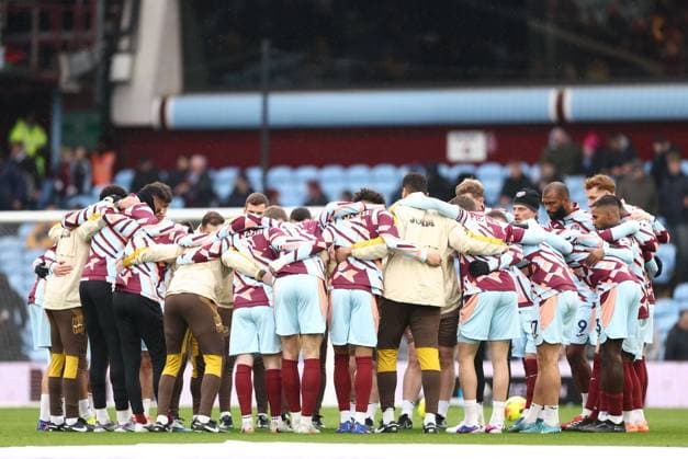 Brentford huddle. Aston Villa v Brentford, Premier League, Football, Villa Park, Birmingham, UK - 01 Feb 2026Birmingham Villa Park United Kingdom EDITORIAL USE ONLY No use with unauthorised audio, video, data, fixture lists, club league logos or live services. Online in-match use limited to 120 images, no video emulation. No use in betting, games or single club league player publications. Copyright: xRyanxBrowne Shutterstockx 16496858w
