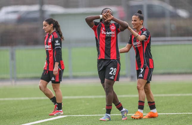 GER, Frankfurt, Eintracht Frankfurt II vs VfR Warbeyen, 2. Frauen Bundesliga, Fussball, DFB, Spielzeit 2025 2026, Stadion am Bretanobad, 15. Spieltag im Bild: Mira Arouna (Eintracht Frankfurt II 28) erzielt das Tor zum 1:0, Jubel, Freude und Emotionen nach dem Tor DFB DFL REGULATIONS PROHIBIT ANY USE OF PHOTOGRAPHS AS IMAGE SEQUENCES AND OR QUASI-VIDEO, 01.02.2026 Copyright: HMBxMedia HendrikxHamelau