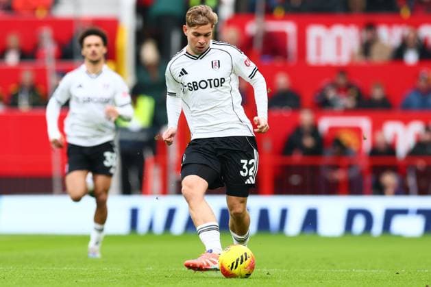 Emile Smith Rowe of Fulham Manchester United, ManU v Fulham, Premier League, Football, Old Trafford, Manchester, UK - 01 Feb 2026Manchester Old Trafford United Kingdom EDITORIAL USE ONLY No use with unauthorised audio, video, data, fixture lists, club league logos or live services. Online in-match use limited to 120 images, no video emulation. No use in betting, games or single club league player publications. Copyright: xPaulxCurrie Shutterstockx 16496861cu