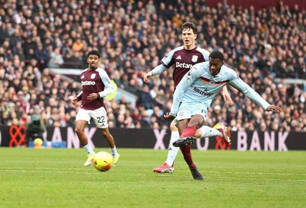 Dango Ouattara of Brentford shoots Aston Villa v Brentford, Premier League, Football, Villa Park, Birmingham, UK - 01 Feb 2026Birmingham Villa Park United Kingdom EDITORIAL USE ONLY No use with unauthorised audio, video, data, fixture lists, club league logos or live services. Online in-match use limited to 120 images, no video emulation. No use in betting, games or single club league player publications. Copyright: xRyanxBrowne Shutterstockx 16496858al