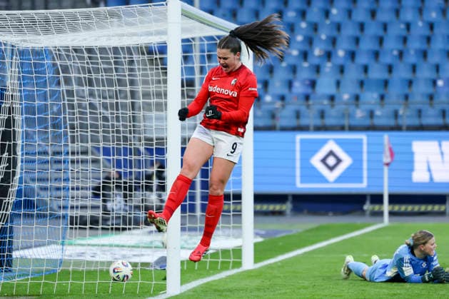 Svenja Foelmli (SC Freiburg) bejubelt ihren Treffer zum 0:2, Google Pixel Frauen-Bundesliga, Hamburger SV v SC Freiburg, Volksparkstadion am 01. February 2026 in Hamburg, Deutschland. (Foto von Marco Steinbrenner DeFodi Images) Svenja Foelmli (SC Freiburg) celebrates after scoring her teams second goal, Google Pixel Frauen-Bundesliga, Hamburger SV v SC Freiburg, Volksparkstadion, February 1, 2026 in Hamburg, Germany. (Photo by Marco Steinbrenner DeFodi Images) DFB DFL REGULATIONS PROHIBIT ANY USE OF PHOTOGRAPHS AS IMAGE SEQUENCES AND OR QUASI-VIDEO. -