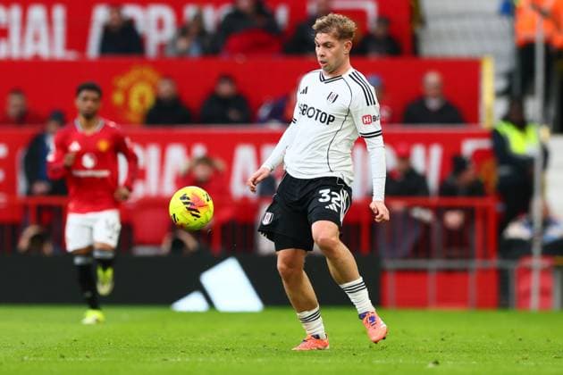 Emile Smith Rowe of Fulham Manchester United, ManU v Fulham, Premier League, Football, Old Trafford, Manchester, UK - 01 Feb 2026Manchester Old Trafford United Kingdom EDITORIAL USE ONLY No use with unauthorised audio, video, data, fixture lists, club league logos or live services. Online in-match use limited to 120 images, no video emulation. No use in betting, games or single club league player publications. Copyright: xPaulxCurrie Shutterstockx 16496861eg