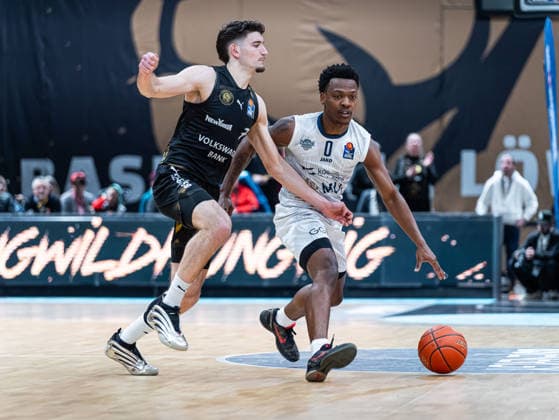 DJ Horne (MLP Academics Heidelberg, 00) im Zweikampf gegen Nikola Tomic (Basketball Loewen Braunschweig, 07) Basketball Loewen Braunschweig vs. MLP Academics Heidelberg, Basketball, easyCredit Basketball Bundesliga, 18. Spieltag, Saison 2025 2026, 01.02.2026 Basketball Loewen Braunschweig vs. MLP Academics Heidelberg, Basketball, easyCredit Basketball Bundesliga, 18. Spieltag, Saison 2025 2026, 01.02.2026 Braunschweig Copyright: xEibner-Pressefoto DamianxKruczynx EP_DKI