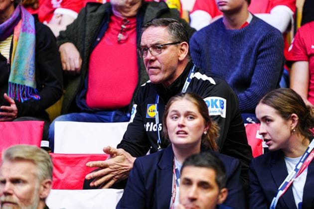 Alfred Gislason (Deutschland, Trainer) fiebert fuer sein Heimatland DEN, Island vs. Kroatien, Handball, EHF Europameisterschaft 2026, Spiel um Platz 3, 01.02.2026 DEN, Island vs. Kroatien, Handball, EHF Europameisterschaft 2026, Spiel um Platz 3, 01.02.2026 Herning Copyright: xEibner-Pressefoto MarcelxvonxFehrnx EP_MFN