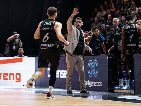Kostas Papazoglou (Head Coach, Basketball Loewen Braunschweig) ist zufrieden Basketball Loewen Braunschweig vs. MLP Academics Heidelberg, Basketball, easyCredit Basketball Bundesliga, 18. Spieltag, Saison 2025 2026, 01.02.2026 Basketball Loewen Braunschweig vs. MLP Academics Heidelberg, Basketball, easyCredit Basketball Bundesliga, 18. Spieltag, Saison 2025 2026, 01.02.2026 Braunschweig Copyright: xEibner-Pressefoto DamianxKruczynx EP_DKI
