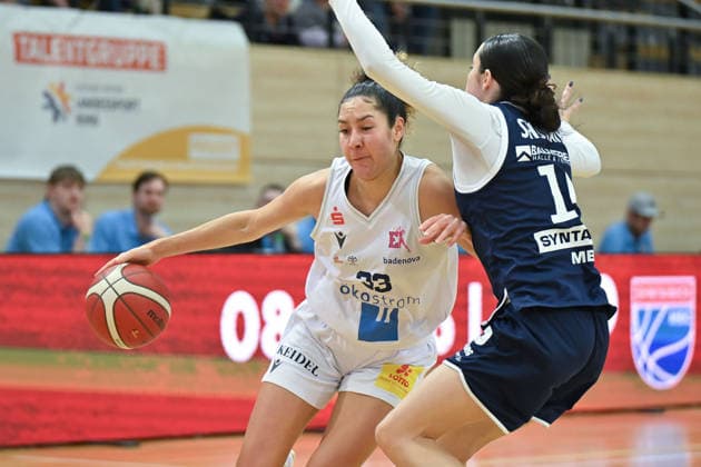 Summah Evans (Freiburg, 33), Katelyn Shumate (Lions, 14), Syntainics MBC vs. Eisvoegel USC Freiburg, Frauen, Basketball, 1. Bundesliga, DBBL, Hauptrunde, 17. Spieltag, Saison 2025 26, 01.02.2026. Halle SWH Arena Sachsen-Anhalt Deutschland