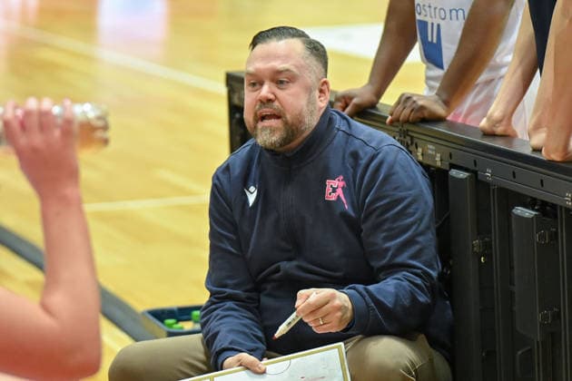 Stefan Möller (Freiburg, Head Coach), Auszeit, Syntainics MBC vs. Eisvoegel USC Freiburg, Frauen, Basketball, 1. Bundesliga, DBBL, Hauptrunde, 17. Spieltag, Saison 2025 26, 01.02.2026. Halle SWH Arena Sachsen-Anhalt Deutschland