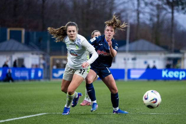 Mara Alber (Werder Bremen, 37) im Zweikampf mit Valesca Ampoorter (TSG Hoffenheim, 18), GER, TSG 1899 Hoffenheim vs SV Werder Bremen, Fussball Google Pixel Frauen Bundesliga, 16. Spieltag, Saison 2025 2026, 01.02.2026 DFB regulations prohibit any use of photographs as image sequences and or quasi-video GER, TSG 1899 Hoffenheim vs SV Werder Bremen, Fussball Google Pixel Frauen Bundesliga, 16. Spieltag, Saison 2025 2026, 01.02.2026 Hoffenheim Copyright: xEibner-Pressefoto Memmlerx EP_MMR