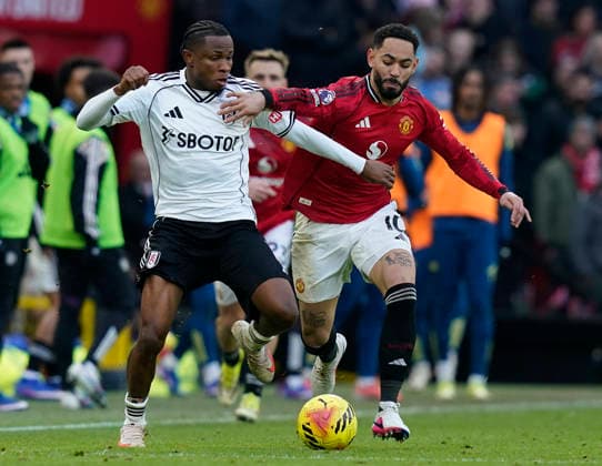 Manchester, England, 1st February 2026. Samuel Chukwueze of Fulham (L) is challenged by Matheus Cunha of Manchester United, ManU during the Manchester United vs Fulham Premier League match at Old Trafford, Manchester. Picture credit should read: Andrew Yates Sportimage EDITORIAL USE ONLY. No use with unauthorised audio, video, data, fixture lists, club league logos or live services. Online in-match use limited to 120 images, no video emulation. No use in betting, games or single club league player publications. SPI_059_AY_MAN_UTD_FULHAM SPI-4502-0058