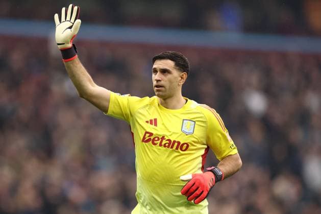 Goalkeeper Emiliano Martinez of Aston Villa Aston Villa v Brentford, Premier League, Football, Villa Park, Birmingham, UK - 01 Feb 2026Birmingham Villa Park United Kingdom EDITORIAL USE ONLY No use with unauthorised audio, video, data, fixture lists, club league logos or live services. Online in-match use limited to 120 images, no video emulation. No use in betting, games or single club league player publications. Copyright: xRyanxBrowne Shutterstockx 16496858dl