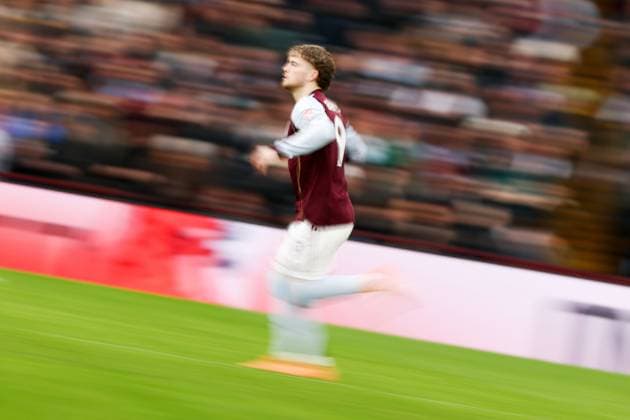 Harvey Elliott of Aston Villa Aston Villa v Brentford, Premier League, Football, Villa Park, Birmingham, UK - 01 Feb 2026Birmingham Villa Park United Kingdom EDITORIAL USE ONLY No use with unauthorised audio, video, data, fixture lists, club league logos or live services. Online in-match use limited to 120 images, no video emulation. No use in betting, games or single club league player publications. Copyright: xRyanxBrowne Shutterstockx 16496858dn