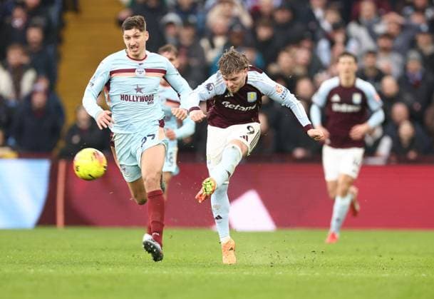 Harvey Elliott of Aston Villa Aston Villa v Brentford, Premier League, Football, Villa Park, Birmingham, UK - 01 Feb 2026Birmingham Villa Park United Kingdom EDITORIAL USE ONLY No use with unauthorised audio, video, data, fixture lists, club league logos or live services. Online in-match use limited to 120 images, no video emulation. No use in betting, games or single club league player publications. Copyright: xRyanxBrowne Shutterstockx 16496858ef