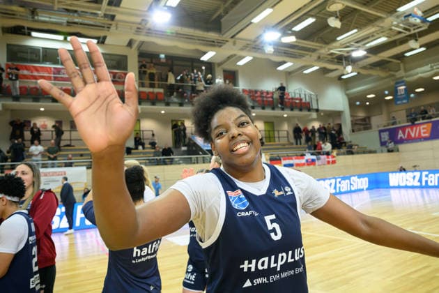 Khalis Cain (Lions, 5) nach dem 78:68 Heimsieg, Syntainics MBC vs. Eisvoegel USC Freiburg, Frauen, Basketball, 1. Bundesliga, DBBL, Hauptrunde, 17. Spieltag, Saison 2025 26, 01.02.2026. Halle SWH Arena Sachsen-Anhalt Deutschland