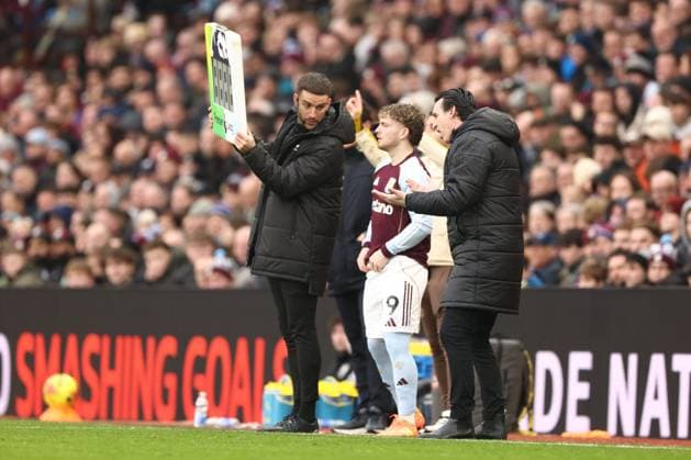 Unai Emery Manager of Aston Villa talks to Harvey Elliott of Aston Villa Aston Villa v Brentford, Premier League, Football, Villa Park, Birmingham, UK - 01 Feb 2026Birmingham Villa Park United Kingdom EDITORIAL USE ONLY No use with unauthorised audio, video, data, fixture lists, club league logos or live services. Online in-match use limited to 120 images, no video emulation. No use in betting, games or single club league player publications. Copyright: xRyanxBrowne Shutterstockx 16496858ew