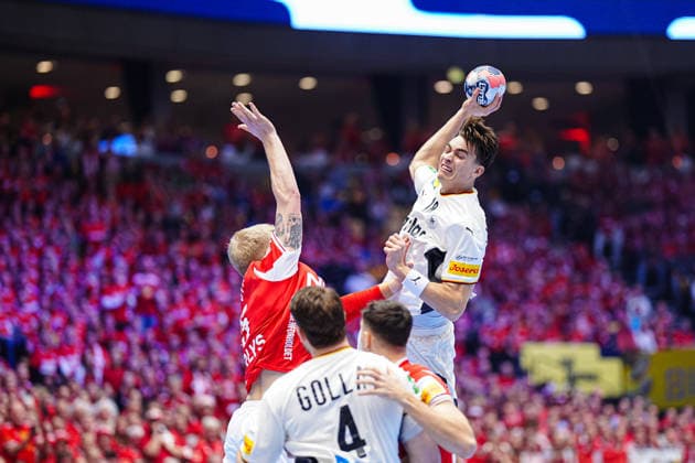 Wurf Tor Julian Koester (Deutschland, 18) DEN, Daenemark vs. Deutschland, Handball, EHF Europameisterschaft 2026, Finale, 01.02.2026 DEN, Daenemark vs. Deutschland, Handball, EHF Europameisterschaft 2026, Finale, 01.02.2026 Herning Copyright: xEibner-Pressefoto MarcelxvonxFehrnx EP_MFN
