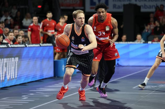 Christinan Sengfelder (ratiopharm Ulm, 43) mit David McCormack (FC Bayern Basketball, 33), GER, FC Bayern Basketball vs. ratiopharm Ulm, Basketball, easycredit Basketball Bundesliga, 18. Spieltag, Saison 2025 2026, 01.02.2026, GER, FC Bayern Basketball vs. ratiopharm Ulm, Basketball, easycredit Basketball Bundesliga, 18. Spieltag, Saison 2025 2026, 01.02.2026 Muenchen Copyright: xEibner-Pressefoto JennixMaulx EP_JML