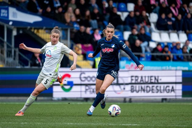 Selina Cerci (TSG Hoffenheim, 29) am Ball, daneben Michelle Ulbrich (Werder Bremen, 05), GER, TSG 1899 Hoffenheim vs SV Werder Bremen, Fussball Google Pixel Frauen Bundesliga, 16. Spieltag, Saison 2025 2026, 01.02.2026 DFB regulations prohibit any use of photographs as image sequences and or quasi-video GER, TSG 1899 Hoffenheim vs SV Werder Bremen, Fussball Google Pixel Frauen Bundesliga, 16. Spieltag, Saison 2025 2026, 01.02.2026 Hoffenheim Copyright: xEibner-Pressefoto Memmlerx EP_MMR