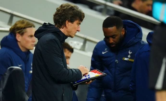 Half time tactical change for Tottenham Hotspur Manager Thomas Frank after replacing Cristian Romero with Pape Matar Sarr Tottenham Hotspur v Manchester City, Premier League, Football, Tottenham Hotspur Stadium, London, UK - 01 Feb 2026London Tottenham Hotspur Stadium United Kingdom EDITORIAL USE ONLY No use with unauthorised audio, video, data, fixture lists, club league logos or live services. Online in-match use limited to 120 images, no video emulation. No use in betting, games or single club league player publications. Copyright: xJavierxGarcia Shutterstockx 16496864x