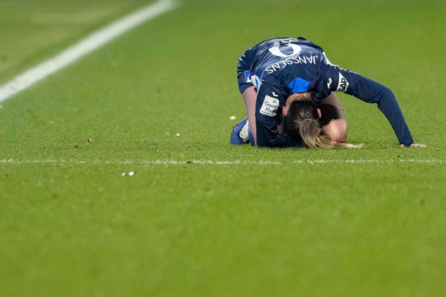Jill Janssens (TSG, 9) am Boden, enttäuscht schauend, Enttäuschung, Frustration, disappointed, pessimistisch, Aktion, Action, Spielszene, 01.02.2026, Sinsheim (Hoffenheim) (Deutschland), Fussball, Google Pixel Frauen-Bundesliga, TSG 1899 Hoffenheim - SV Werder Bremen, DFB DFL REGULATIONS PROHIBIT ANY USE OF PHOTOGRAPHS AS IMAGE SEQUENCES AND OR QUASI-VIDEO.