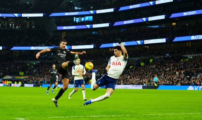 Dominic Solanke of Tottenham Hotspur scores a goal to make it 2-2 Tottenham Hotspur v Manchester City, Premier League, Football, Tottenham Hotspur Stadium, London, UK - 01 Feb 2026London Tottenham Hotspur Stadium United Kingdom EDITORIAL USE ONLY No use with unauthorised audio, video, data, fixture lists, club league logos or live services. Online in-match use limited to 120 images, no video emulation. No use in betting, games or single club league player publications. Copyright: xJavierxGarcia Shutterstockx 16496864ag