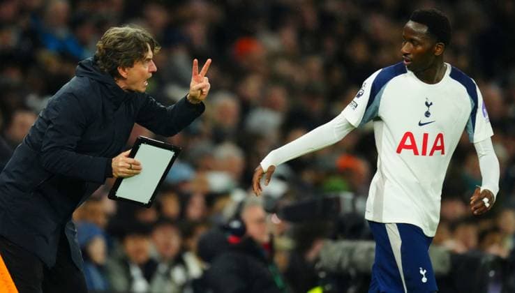 Tottenham Hotspur Manager Thomas Frank issues instructions to Pape Matar Sarr Tottenham Hotspur v Manchester City, Premier League, Football, Tottenham Hotspur Stadium, London, UK - 01 Feb 2026London Tottenham Hotspur Stadium United Kingdom EDITORIAL USE ONLY No use with unauthorised audio, video, data, fixture lists, club league logos or live services. Online in-match use limited to 120 images, no video emulation. No use in betting, games or single club league player publications. Copyright: xJavierxGarcia Shutterstockx 16496864ao