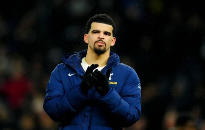 Dominic Solanke of Tottenham Hotspur applauds the fans at full time Tottenham Hotspur v Manchester City, Premier League, Football, Tottenham Hotspur Stadium, London, UK - 01 Feb 2026London Tottenham Hotspur Stadium United Kingdom EDITORIAL USE ONLY No use with unauthorised audio, video, data, fixture lists, club league logos or live services. Online in-match use limited to 120 images, no video emulation. No use in betting, games or single club league player publications. Copyright: xJavierxGarcia Shutterstockx 16496864bi