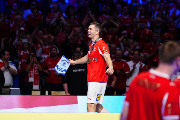 Rasmus Lauge (Daenemark, 11) bei Siegerehrung DEN, Daenemark vs. Deutschland, Handball, EHF Europameisterschaft 2026, Finale, 01.02.2026 DEN, Daenemark vs. Deutschland, Handball, EHF Europameisterschaft 2026, Finale, 01.02.2026 Herning Copyright: xEibner-Pressefoto MarcelxvonxFehrnx EP_MFN