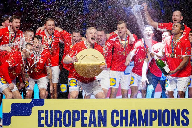 Siegerehrung Daenemark mit EHF Pokal DEN, Daenemark vs. Deutschland, Handball, EHF Europameisterschaft 2026, Finale, 01.02.2026 DEN, Daenemark vs. Deutschland, Handball, EHF Europameisterschaft 2026, Finale, 01.02.2026 Herning Copyright: xEibner-Pressefoto MarcelxvonxFehrnx EP_MFN