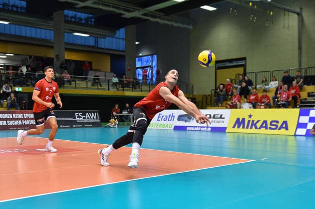 Rettungstat, Tameo Lee Zillner (VC Juniors Frankfurt, 02) TV Rottenburg vs. VC Juniors Frankfurt, Volleyball, 2. Bundesliga Sued, 17. Spieltag, Spiel 5676, Saison 2025 2026, 01.02.2026, TV Rottenburg vs. VC Juniors Frankfurt, Volleyball, 2. Bundesliga Sued, 17. Spieltag, Spiel 5676, Saison 2025 2026, 01.02.2026 Rottenburg Copyright: xEibner-Pressefoto RalphxKunzex EP_RKE