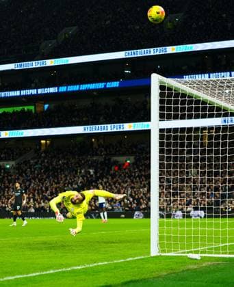 Manchester City goalkeeper Gianluigi Donnarumma Tottenham Hotspur v Manchester City, Premier League, Football, Tottenham Hotspur Stadium, London, UK - 01 Feb 2026London Tottenham Hotspur Stadium United Kingdom EDITORIAL USE ONLY No use with unauthorised audio, video, data, fixture lists, club league logos or live services. Online in-match use limited to 120 images, no video emulation. No use in betting, games or single club league player publications. Copyright: xJavierxGarcia Shutterstockx 16496864bz